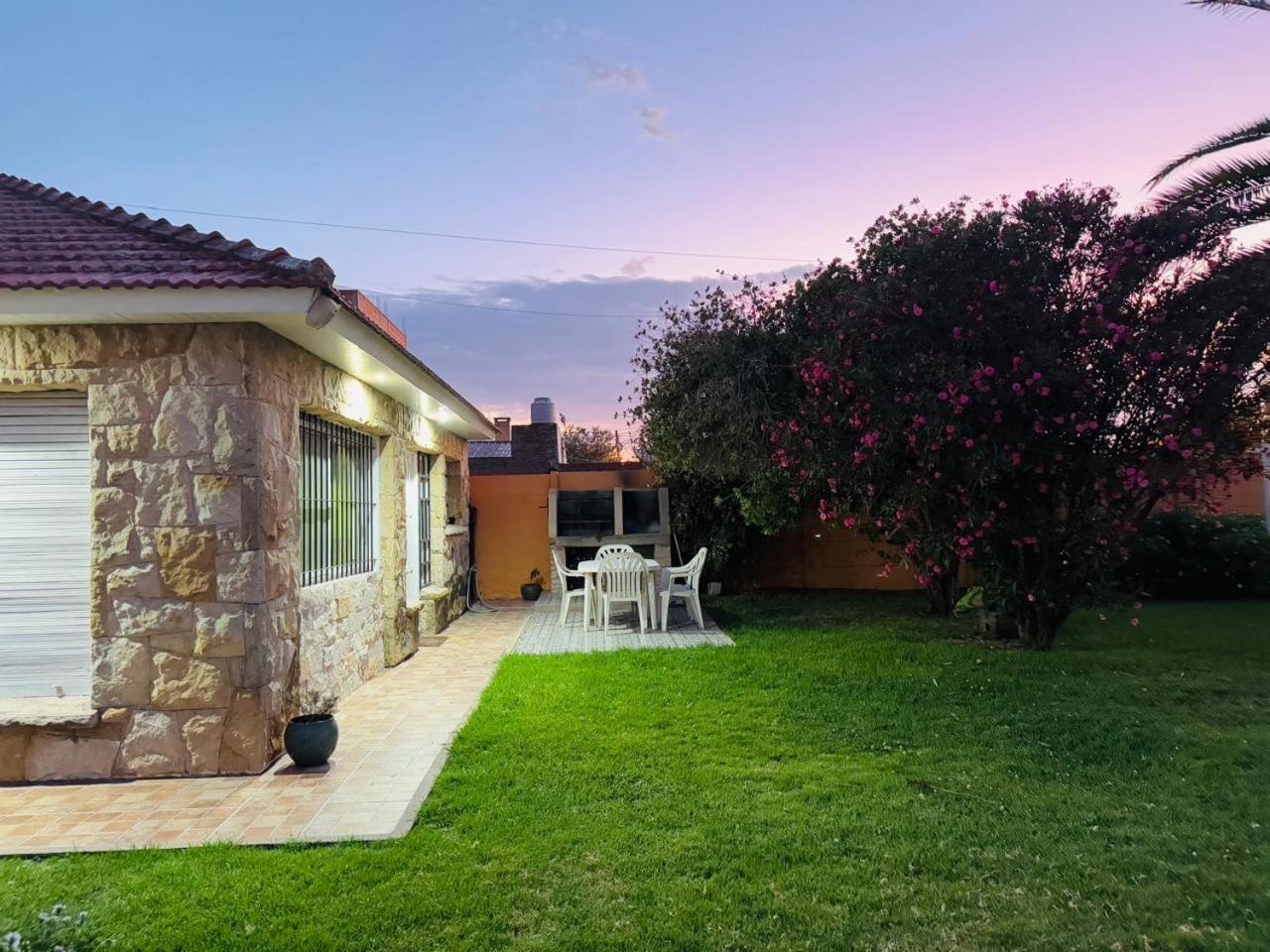 Casa De Piedra - A 2 Cuadras Del Mar - Solo Familias Mar del Plata